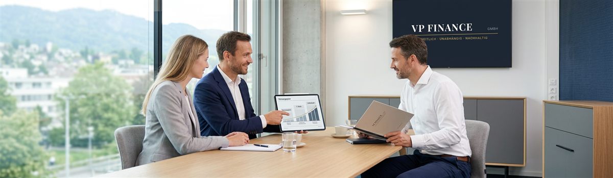 Unabhängige Versicherungsberatung im Gespräch mit Kunden